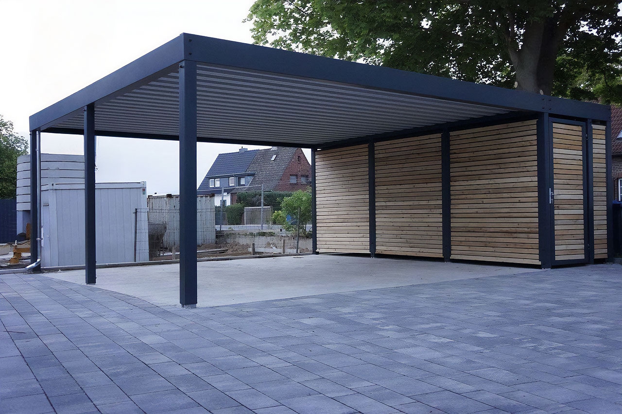 Современный автонавес с крышей из поликарбоната